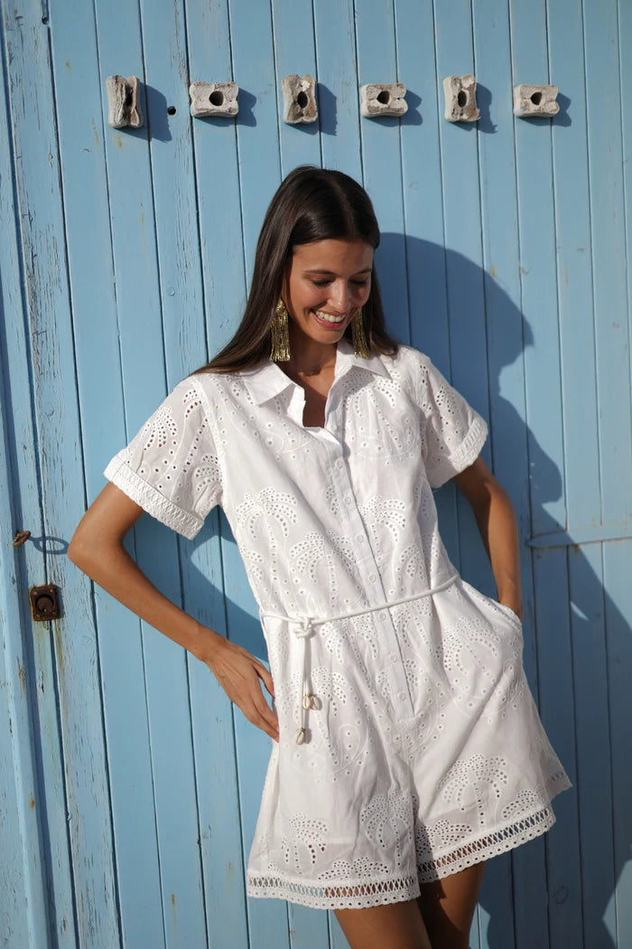 Combinaison en dentelle blanche